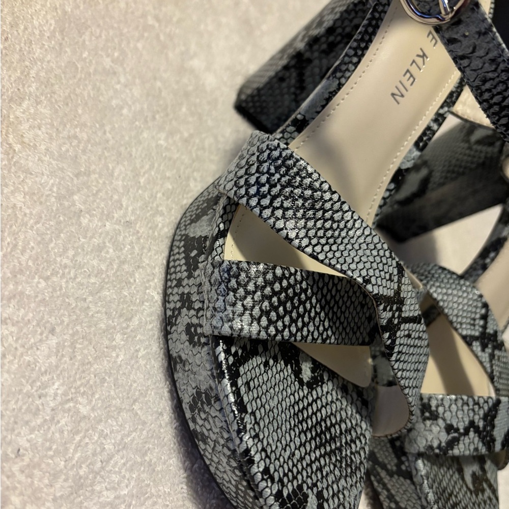 Brand New Super Stylish Heels By ANNE KLEIN - Size 10 - Heel Height 5” - box 56 - Picture 5 of 8